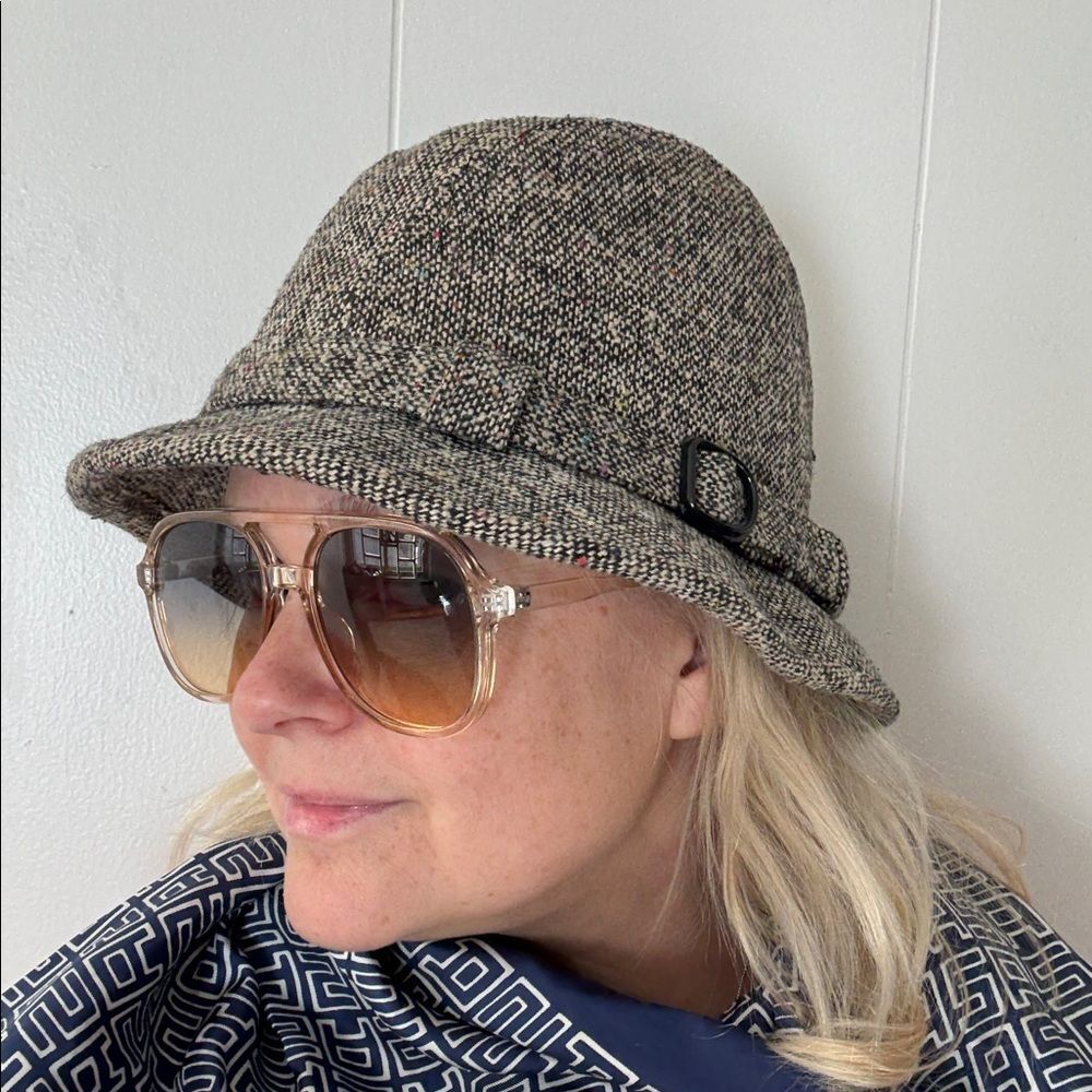 VINTAGE Wool Tweed Fedora Lined Union Made 60’s
Small 6 3/4 unisex